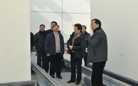 浙江省建筑業(yè)行業(yè)協(xié)會會長趙如龍等一行領導視察我公司承建的“南潯農(nóng)村合作銀行新建營業(yè)大樓工程”